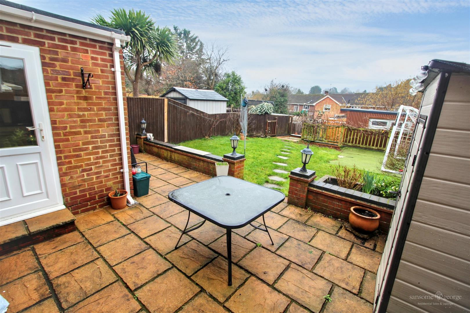 3 bed property in Kirkfell Close, Reading